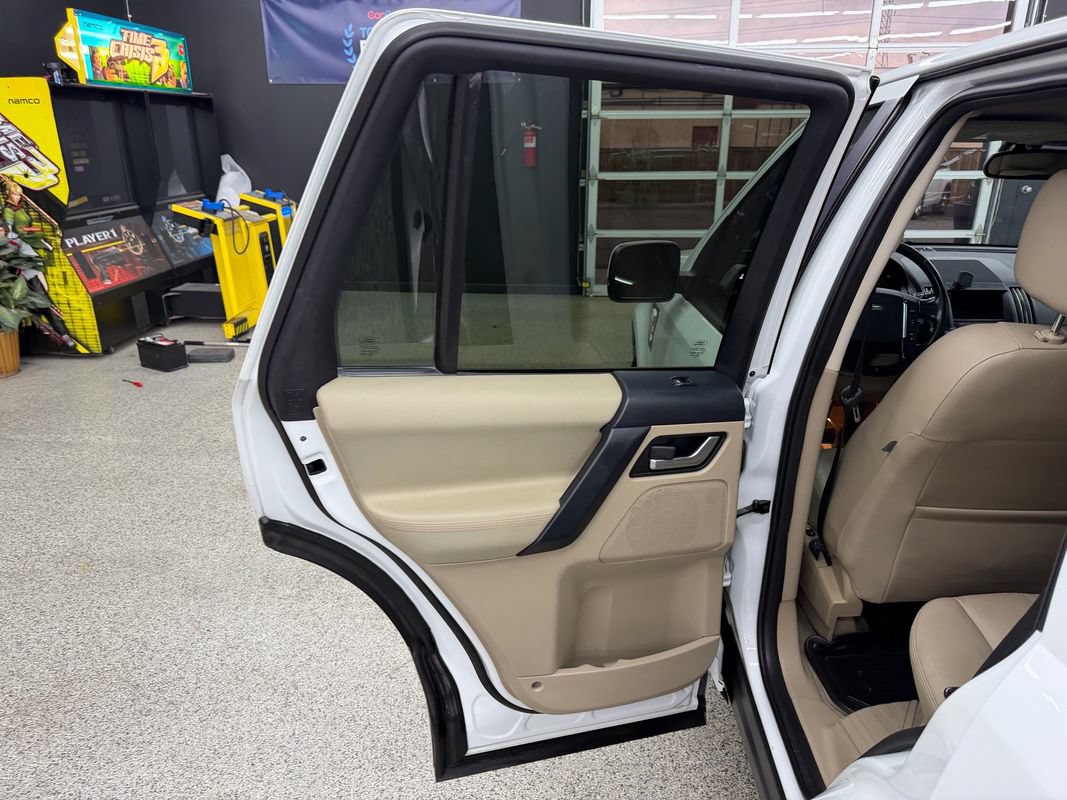 Used 2011 Land Rover LR2 HSE AWD/4WD image 12