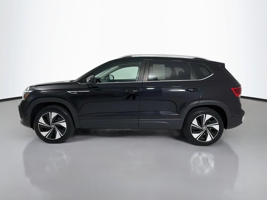 Used 2024 Volkswagen Taos SE AWD/4WD image 4