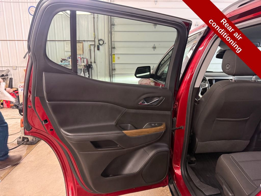 Used 2023 GMC Acadia SLE w/ Driver Convenience Package image 32