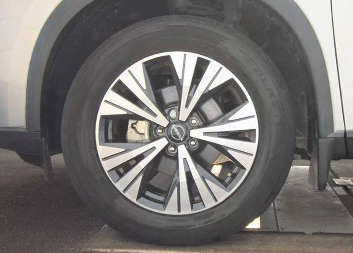 Used 2023 Nissan Rogue SV w/ SV Premium B Package FWD image 15
