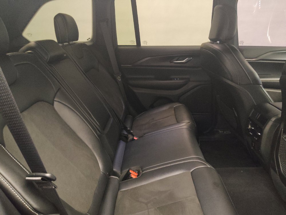 Used 2023 Jeep Grand Cherokee Altitude AWD/4WD image 19