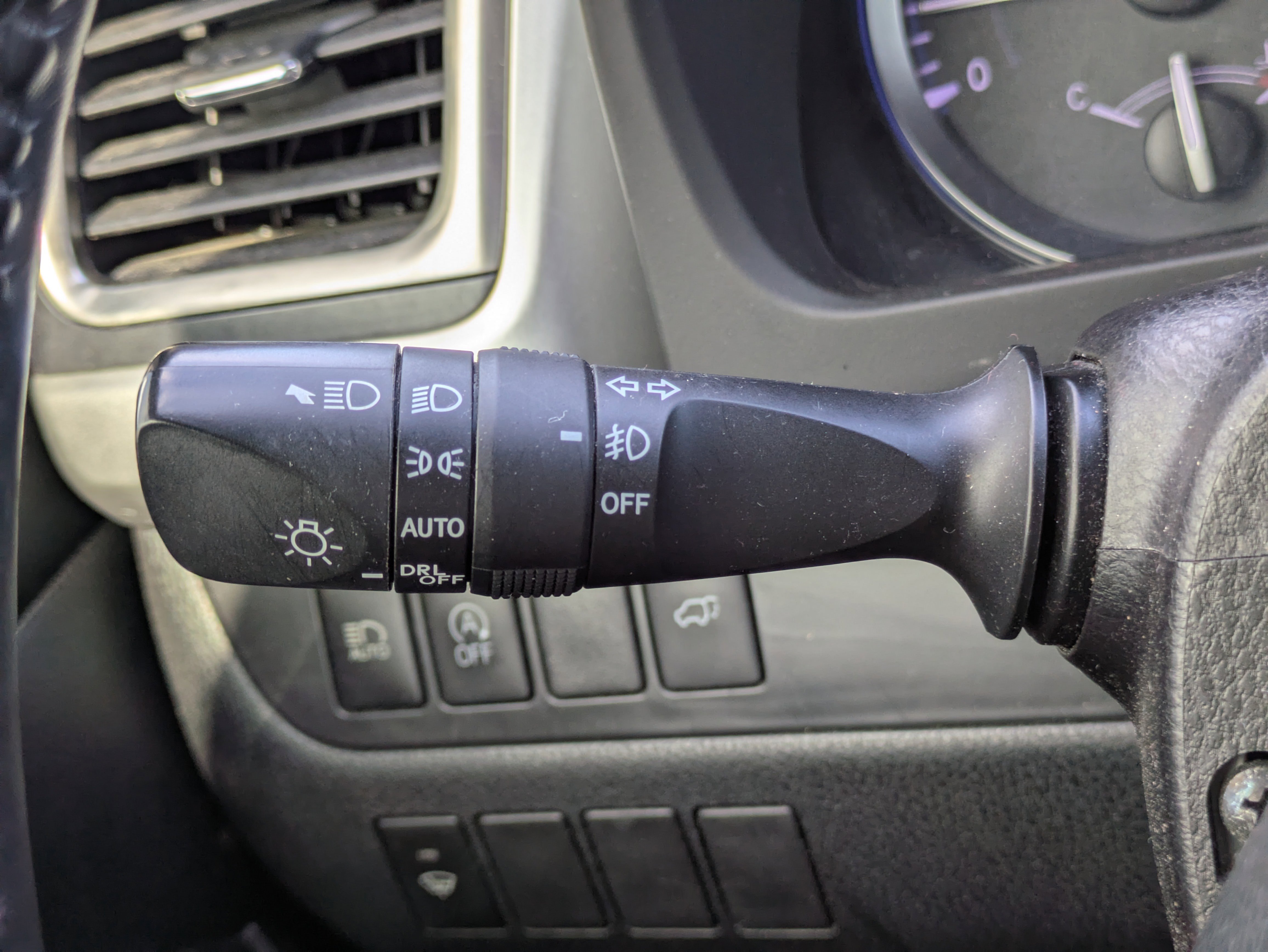 Used 2018 Toyota Highlander SE image 19