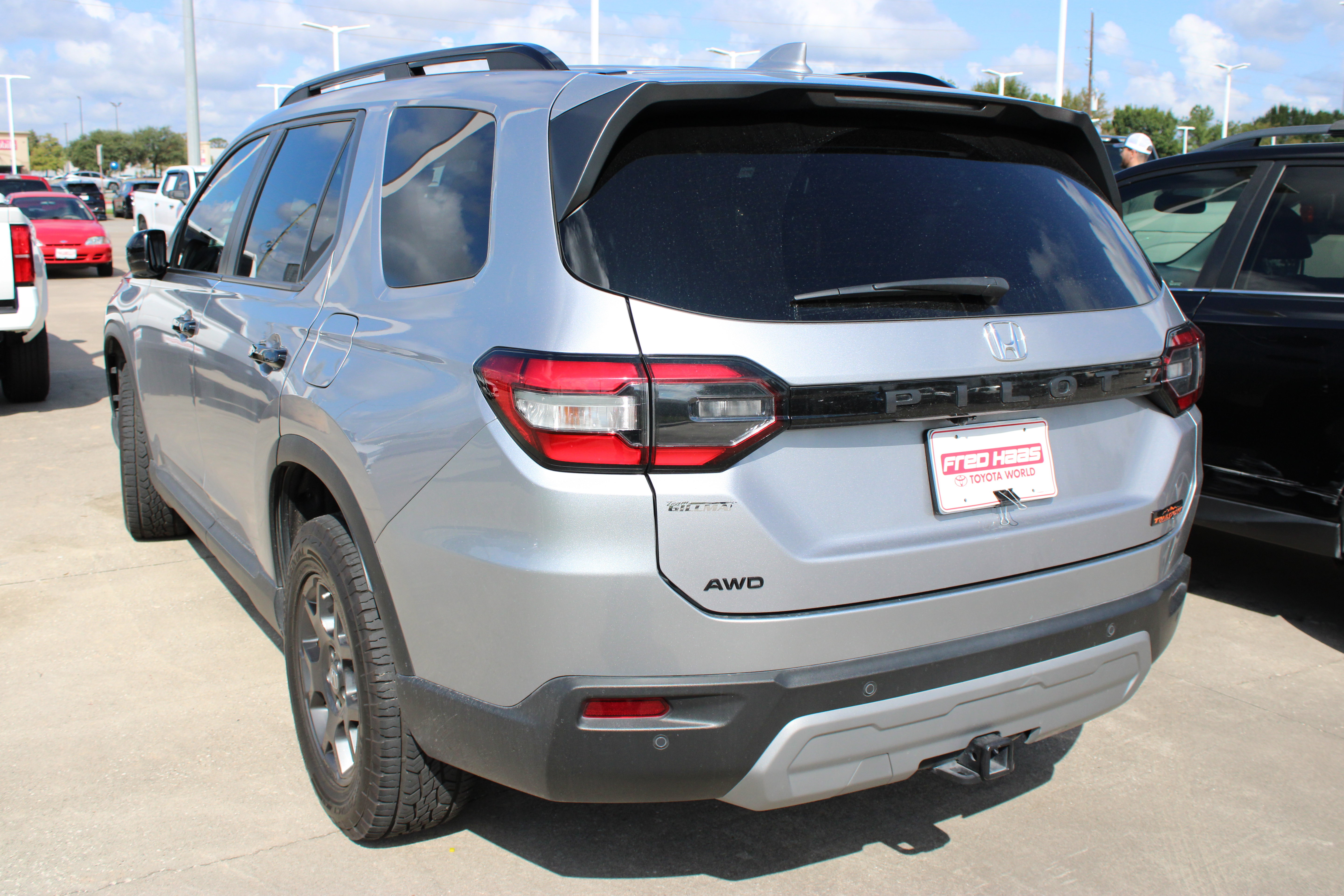 Used 2025 Honda Pilot TrailSport image 8