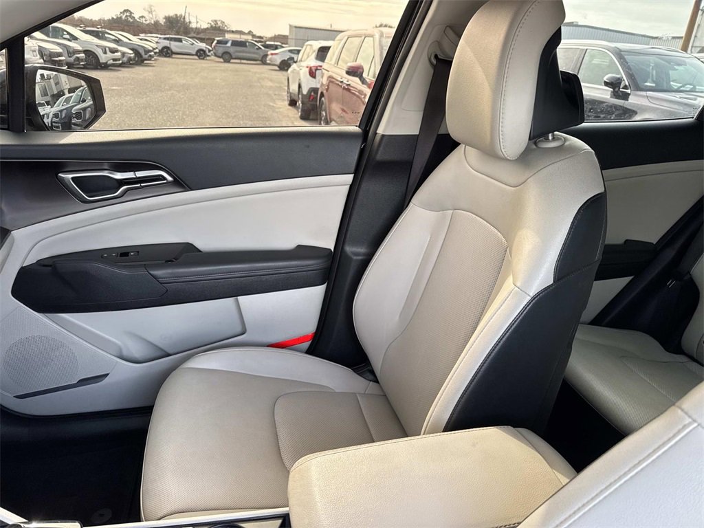 Certified 2024 Kia Sportage EX image 30