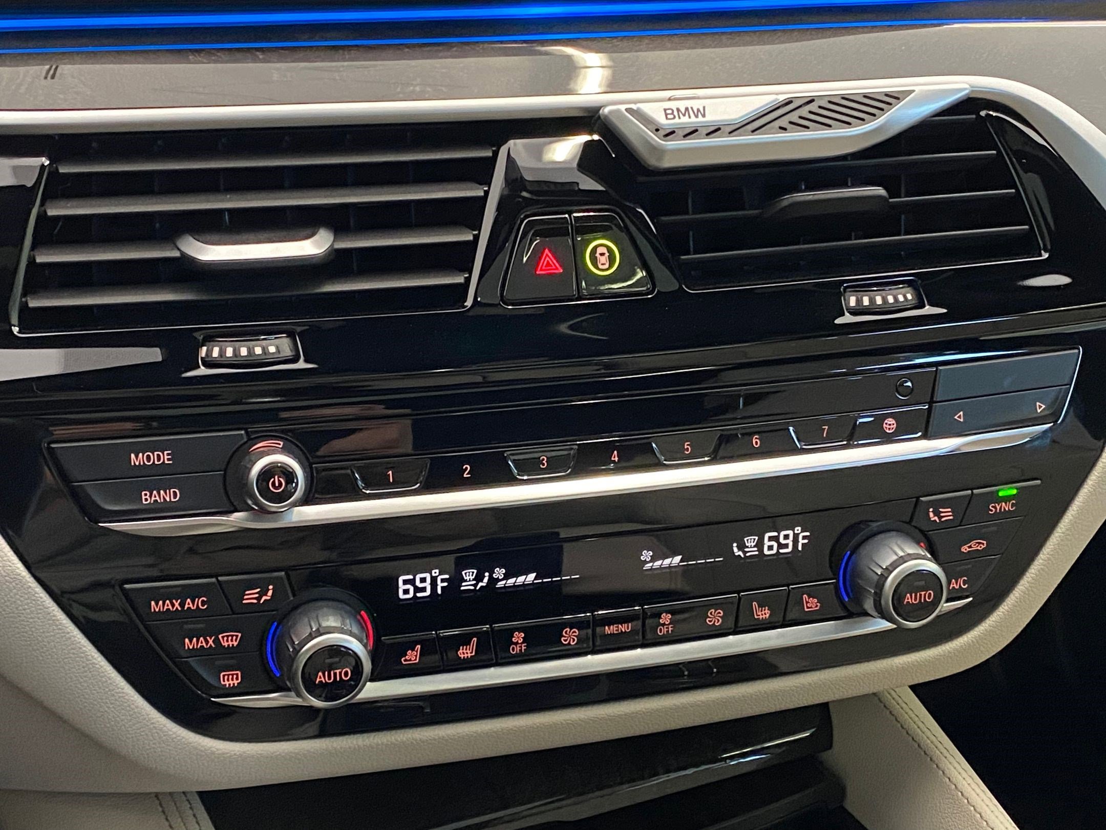 Certified 2023 BMW 530e xDrive w/ M Sport Package image 28