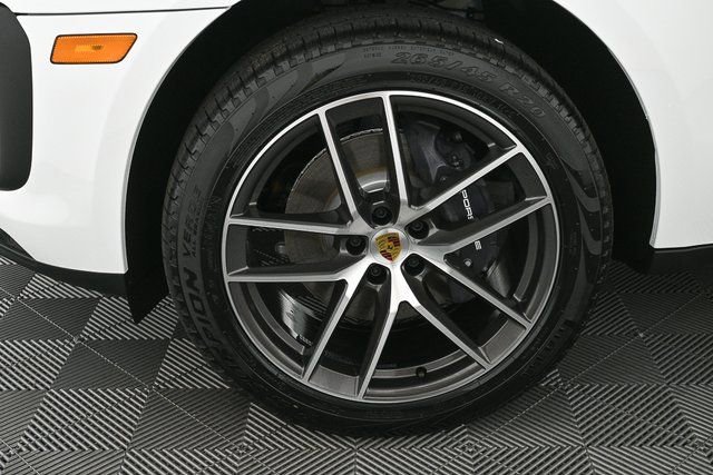 Certified 2026 Porsche Macan image 38
