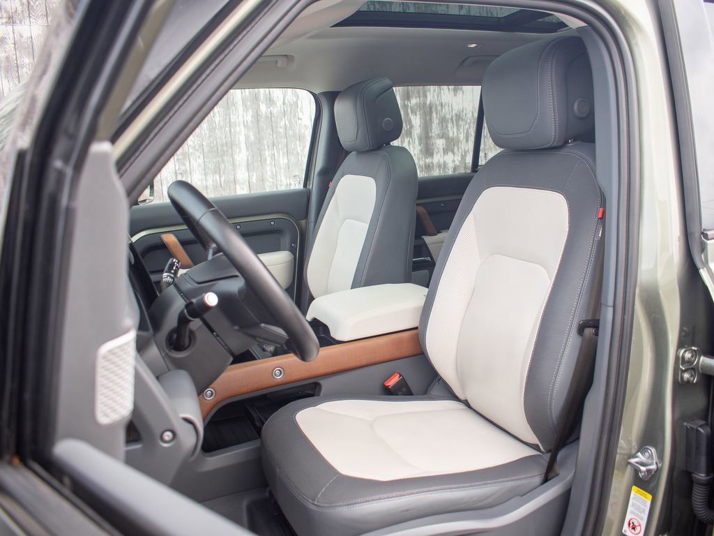 Used 2023 Land Rover Defender 130 X-Dynamic SE image 20