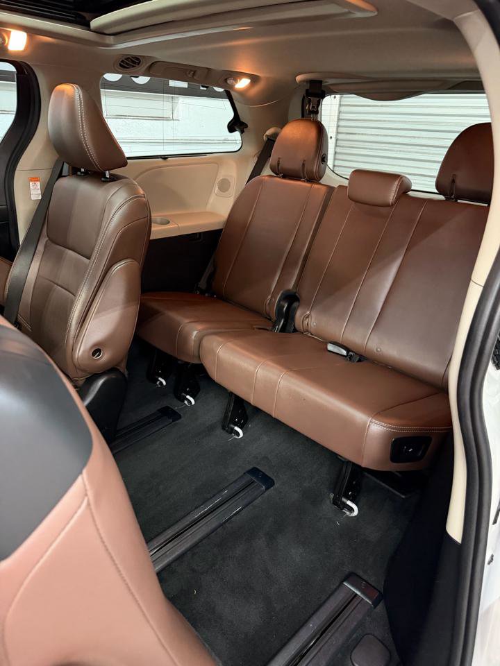 Used 2017 Toyota Sienna Limited Premium w/ Advanced Technology Package FWD image 31