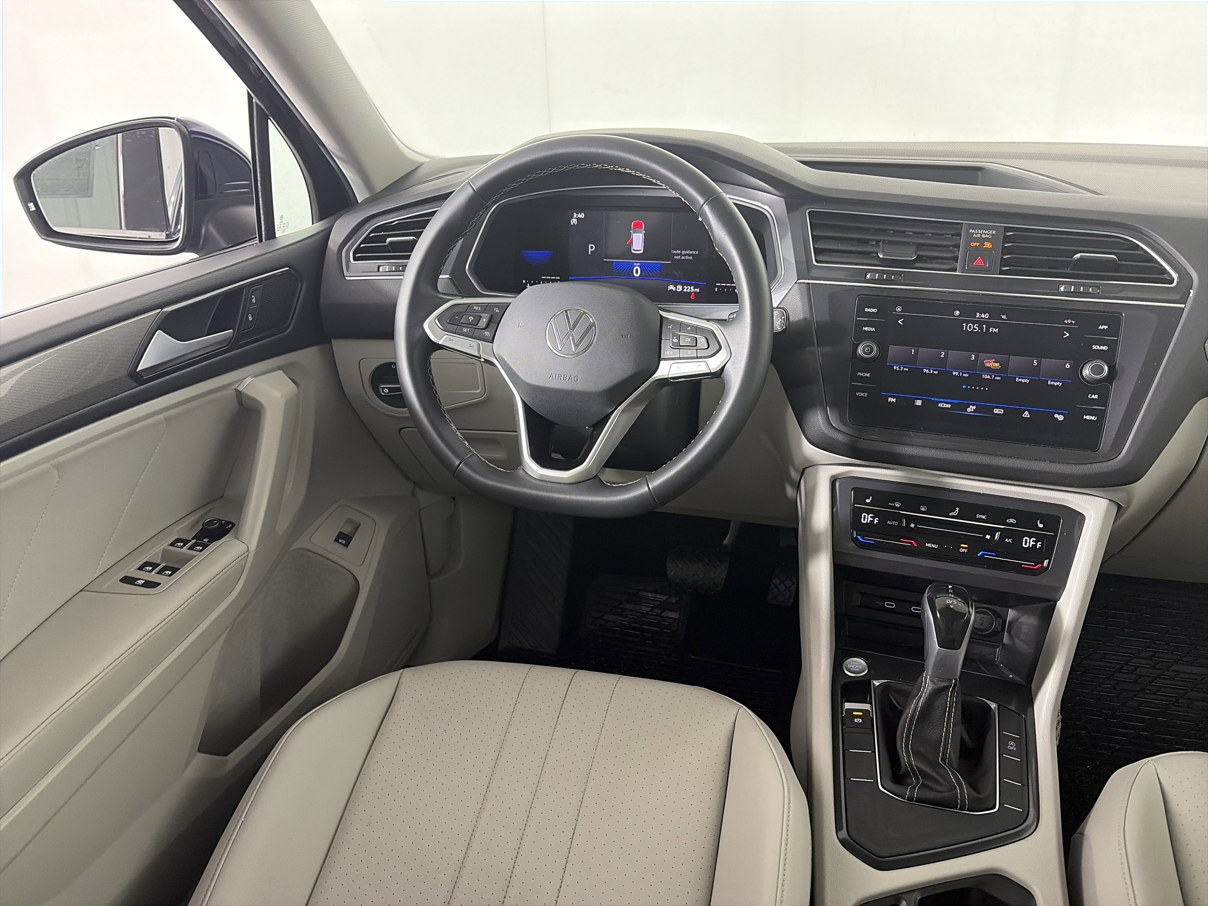 Used 2022 Volkswagen Tiguan SE image 45