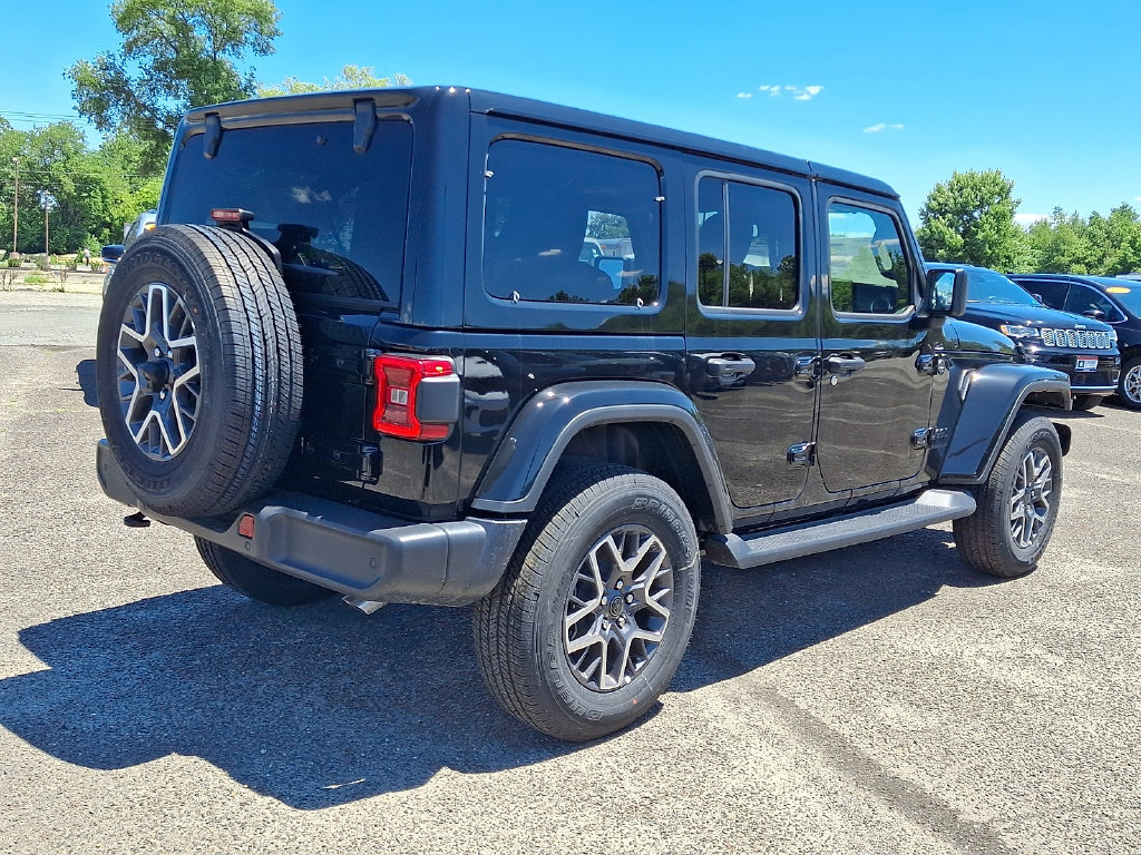New 2026 Jeep Wrangler Unlimited Sahara w/ Safety Group AWD/4WD image 8