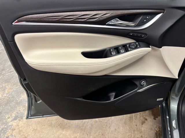 Used 2024 Buick Enclave Avenir w/ Avenir Technology Package AWD/4WD image 17