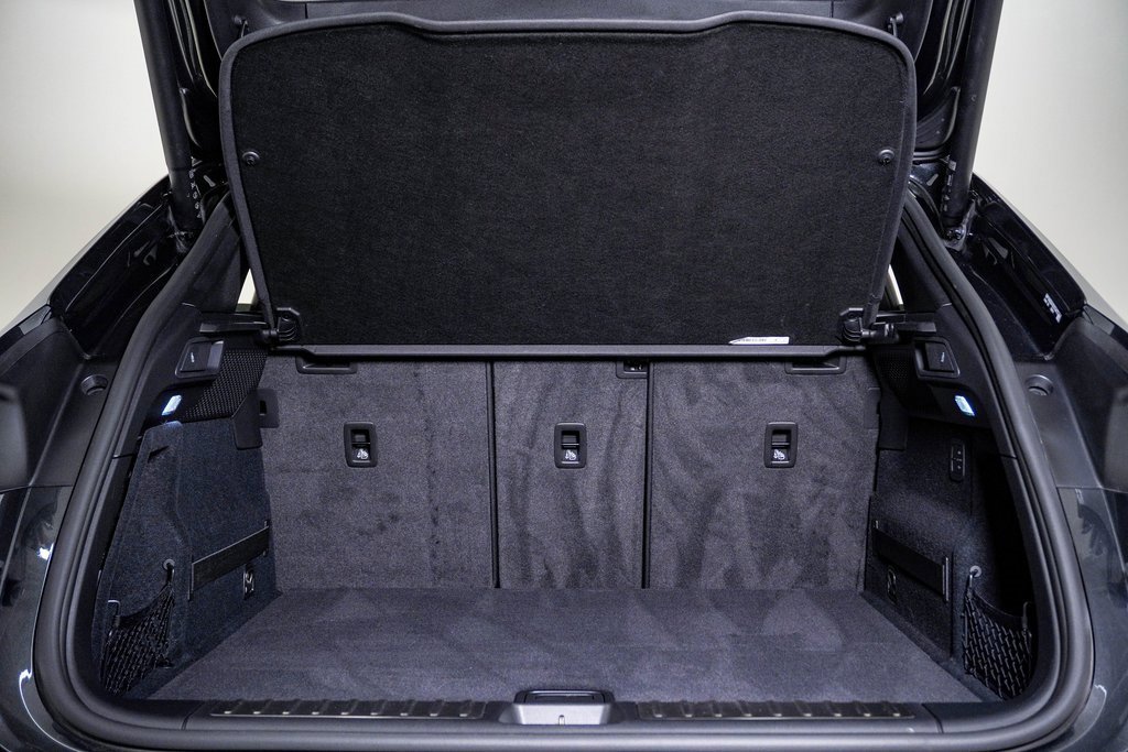 Certified 2025 Porsche Macan Electric image 28