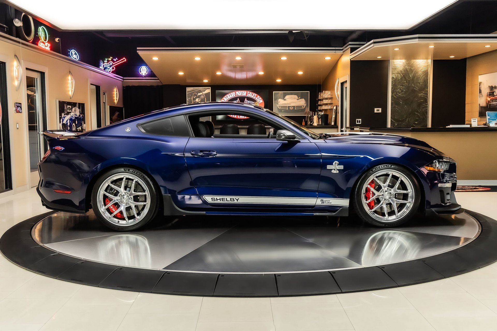 Used 2019 Ford Mustang GT Premium w/ GT Performance Package RWD image 10