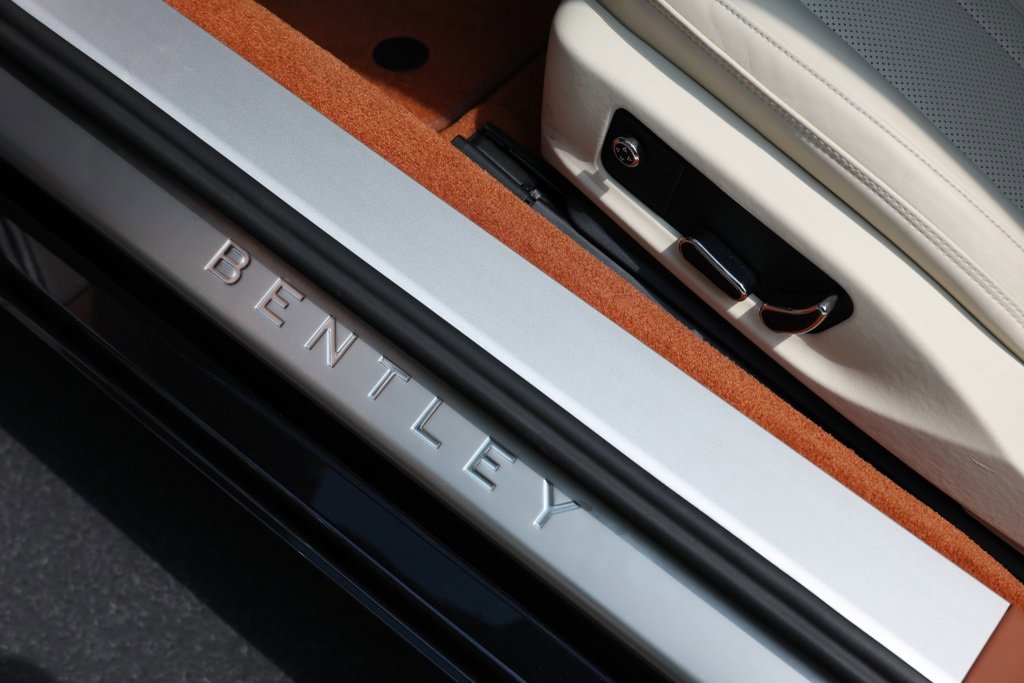 Used 2024 Bentley Continental GT image 31
