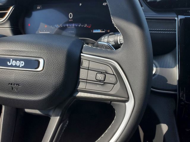 Used 2023 Jeep Grand Cherokee Laredo image 14