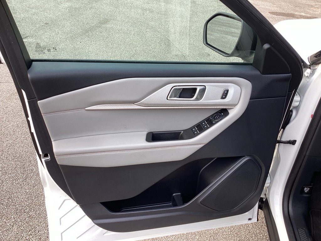 Used 2025 Ford Explorer Active w/ Active Comfort Package image 26