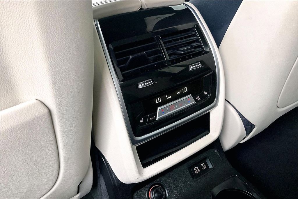 Used 2022 BMW X7 xDrive40i w/ M Sport Package image 30