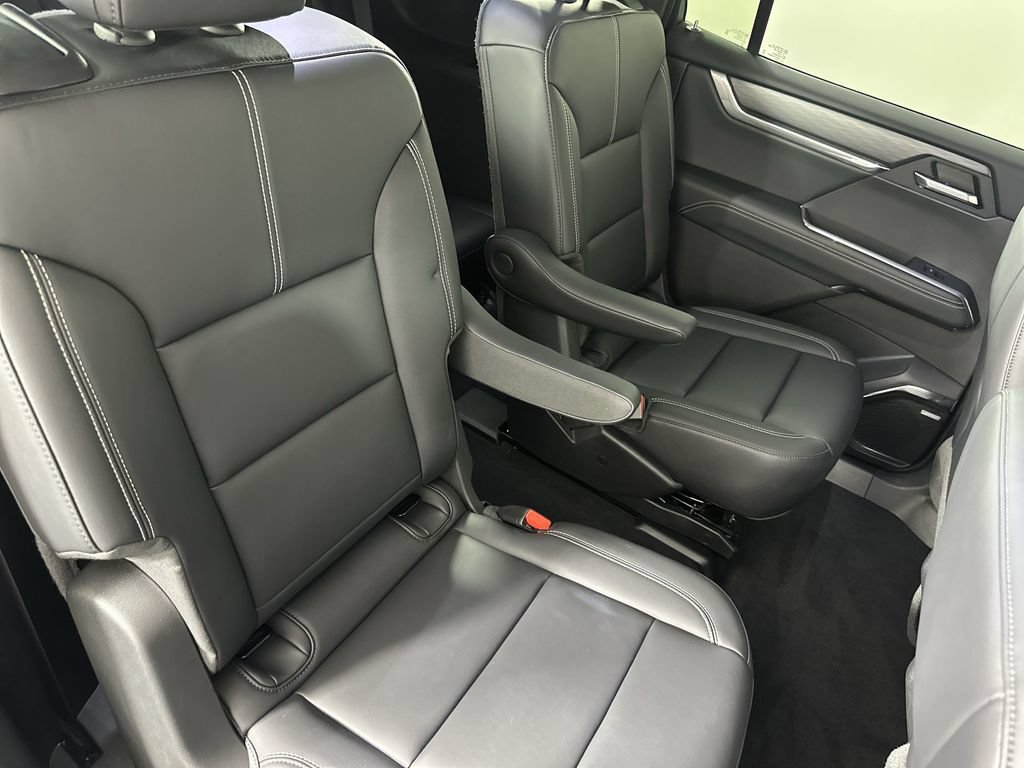 Used 2026 GMC Acadia Elevation w/ Elevation Premium Package FWD image 28
