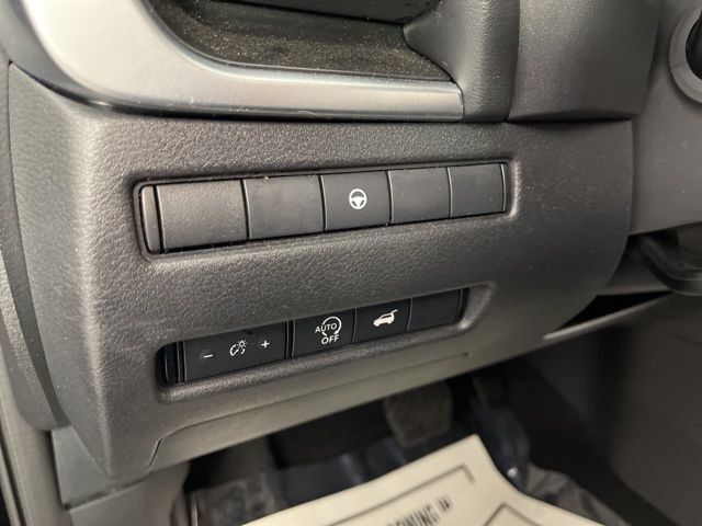 Used 2025 Nissan Rogue SV FWD image 30