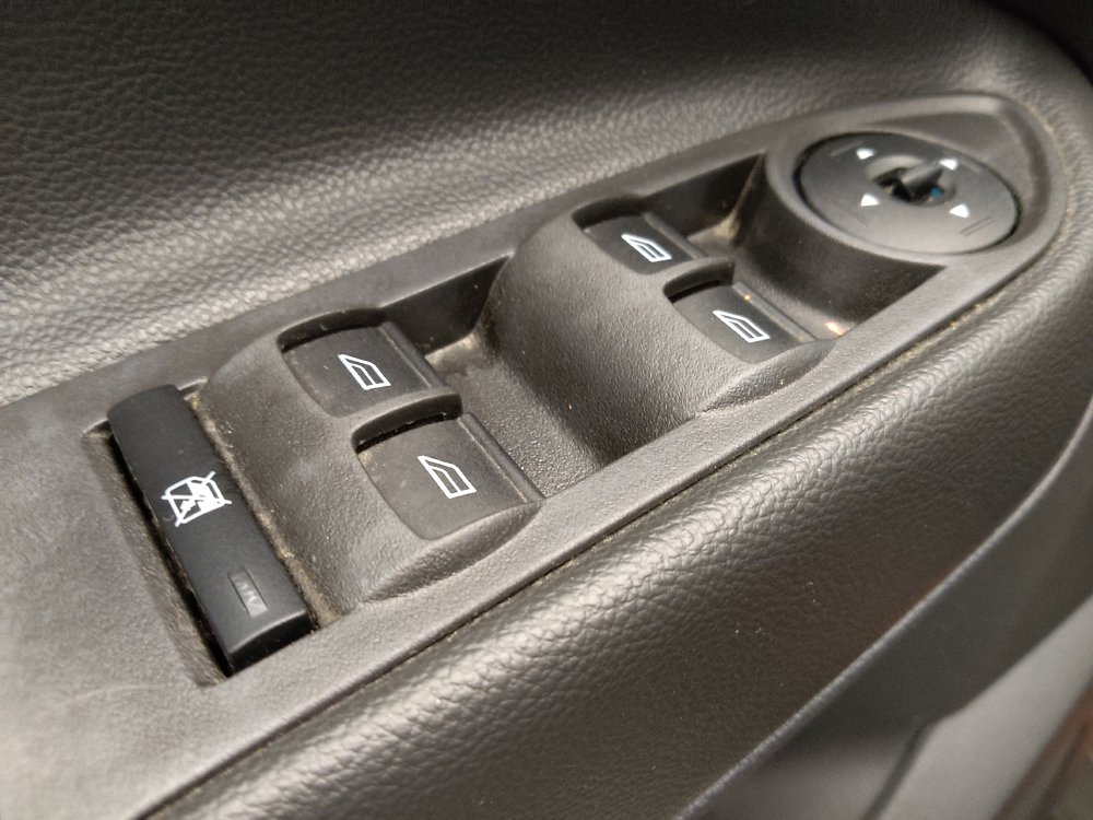 Used 2015 Ford Escape SE FWD image 27