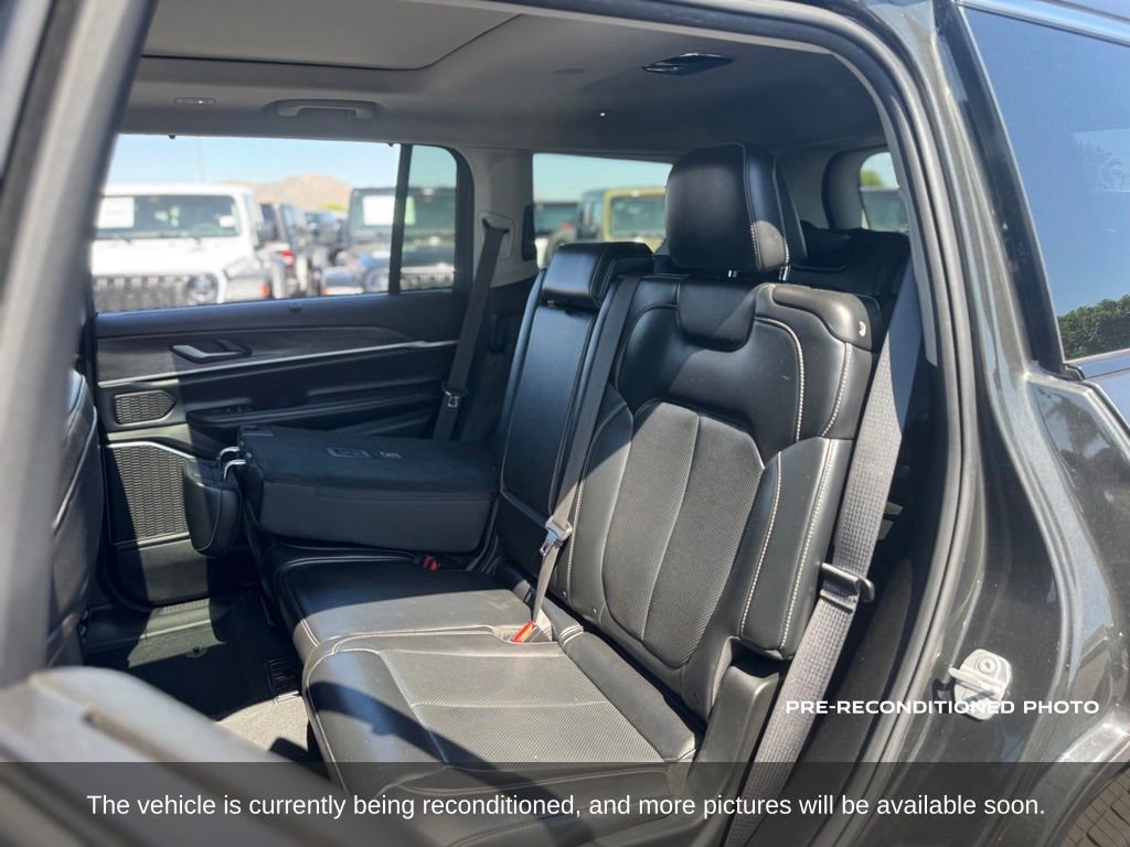Used 2022 Jeep Grand Cherokee L Limited w/ Luxury Tech Group II RWD image 12