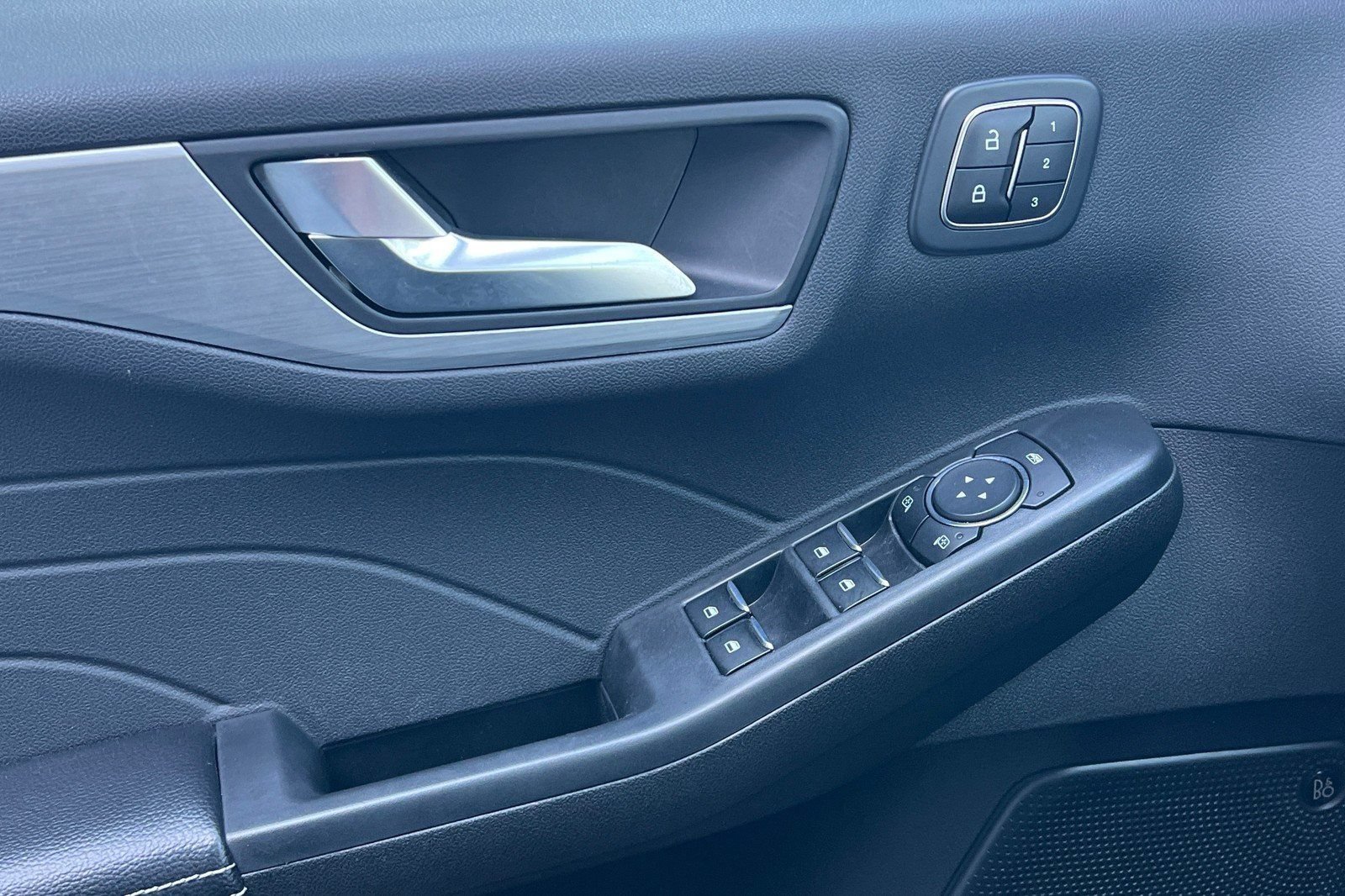 Used 2023 Ford Escape SE w/ PHEV Premium Package FWD image 12