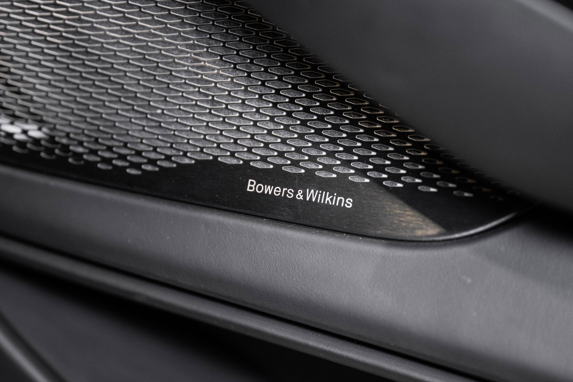 Used 2025 Aston Martin DBX 707 image 45