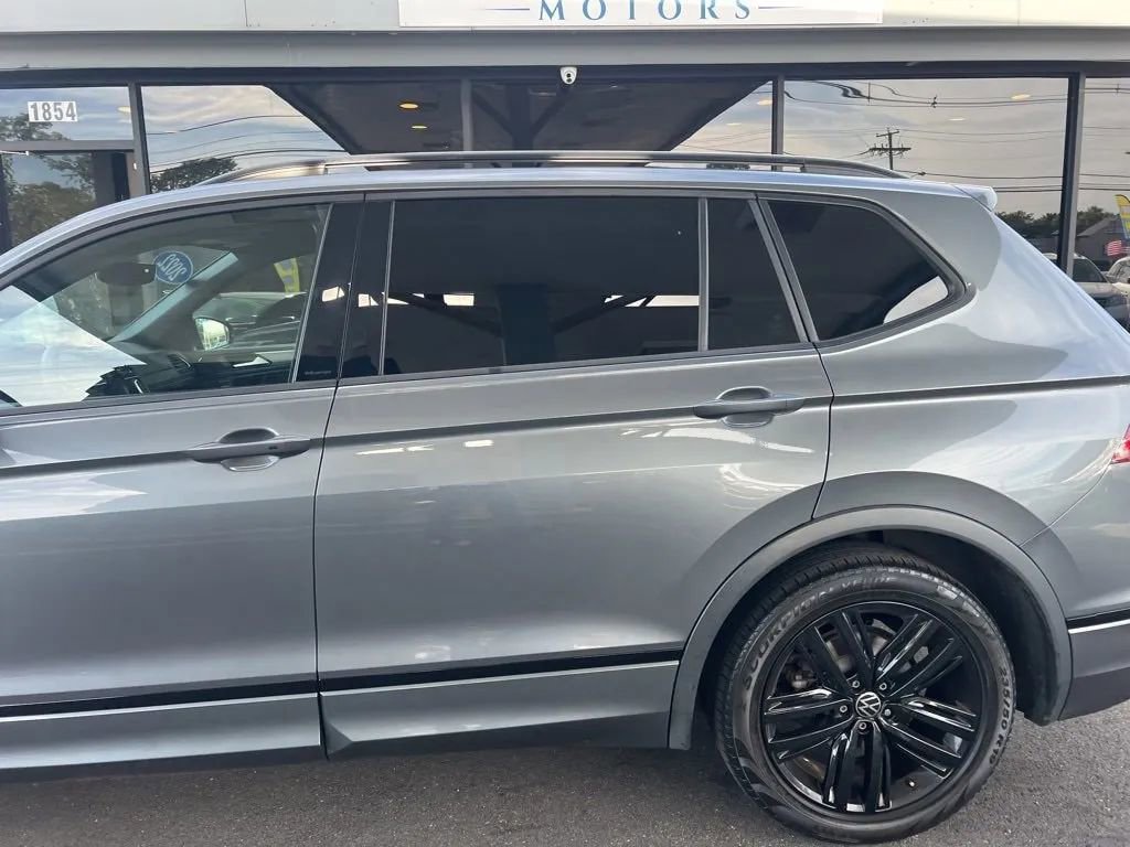Used 2022 Volkswagen Tiguan SE R-Line image 6