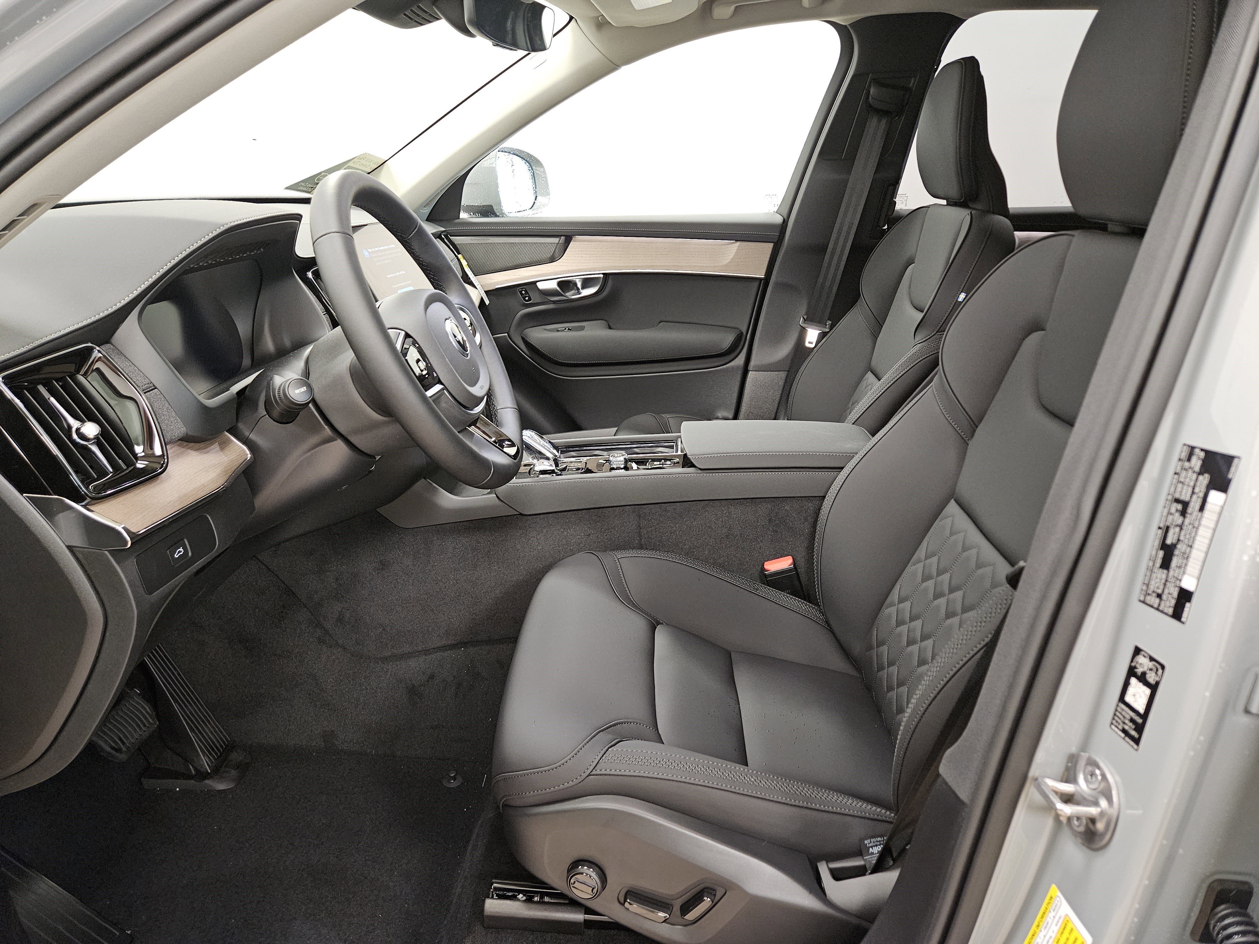 New 2026 Volvo XC90 B6 Plus w/ Protection Package Premier AWD/4WD image 10