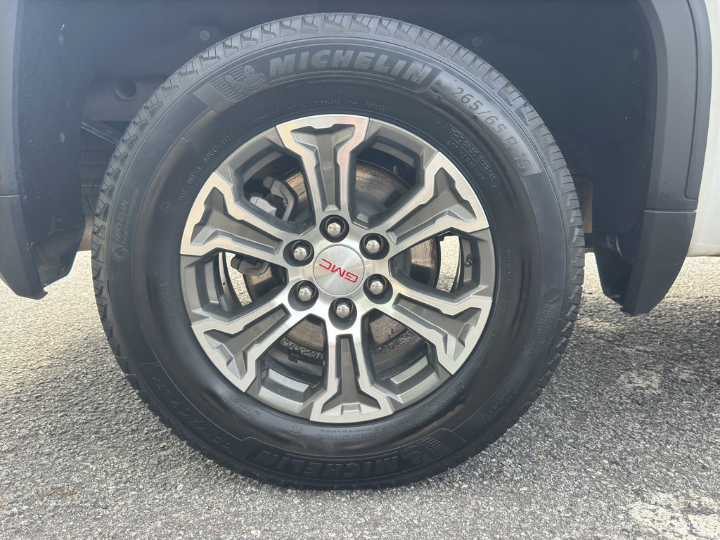 Used 2025 GMC Sierra 1500 SLT AWD/4WD image 27