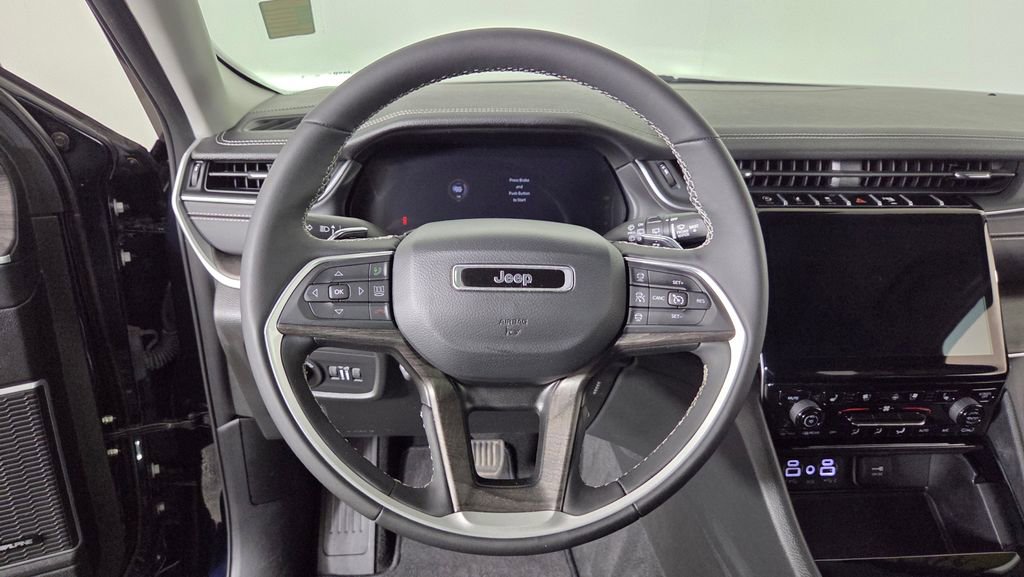 Used 2023 Jeep Grand Cherokee L Limited w/ Luxury Tech Group II AWD/4WD image 18