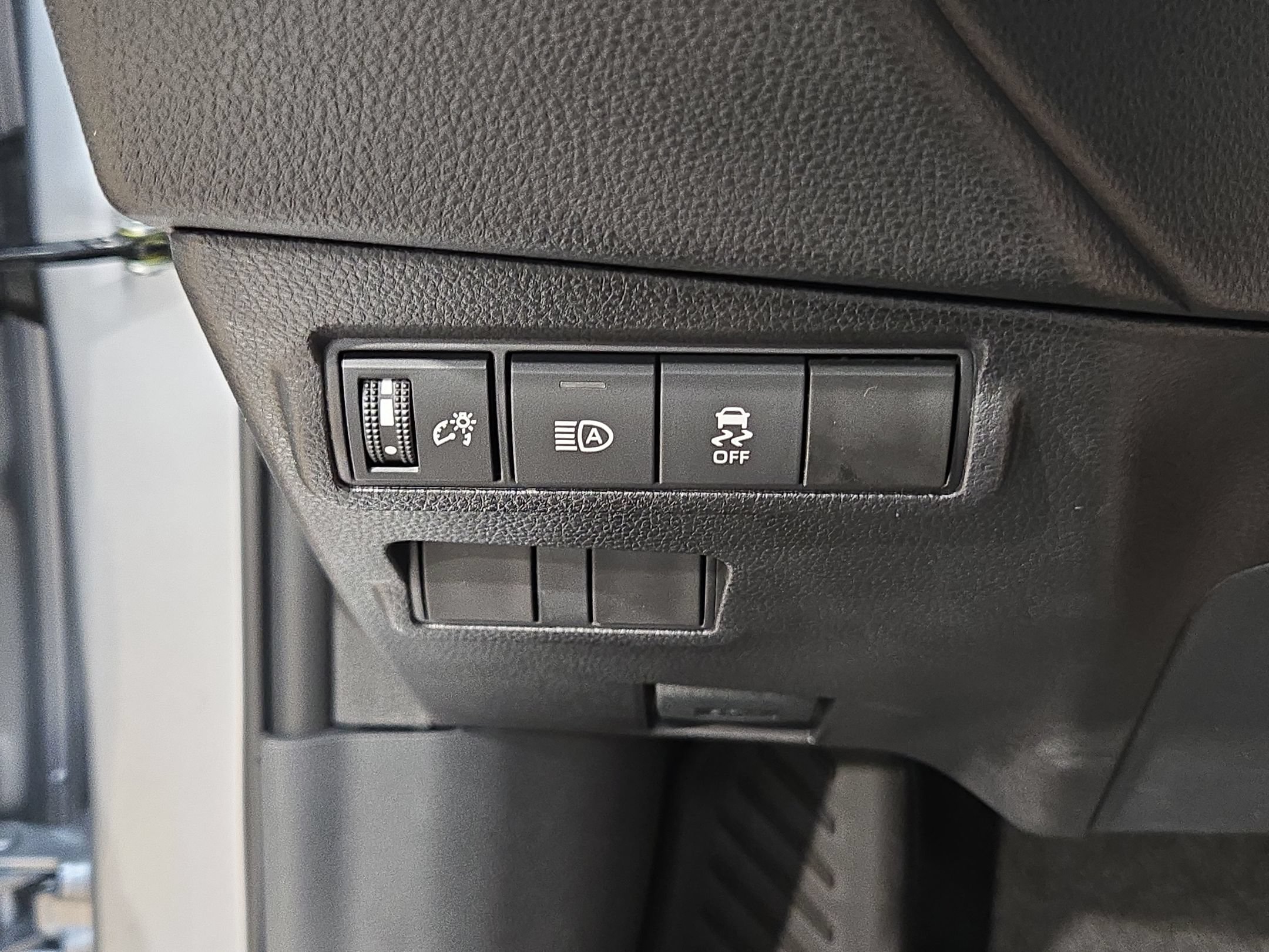 New 2026 Toyota Corolla Cross LE FWD image 17