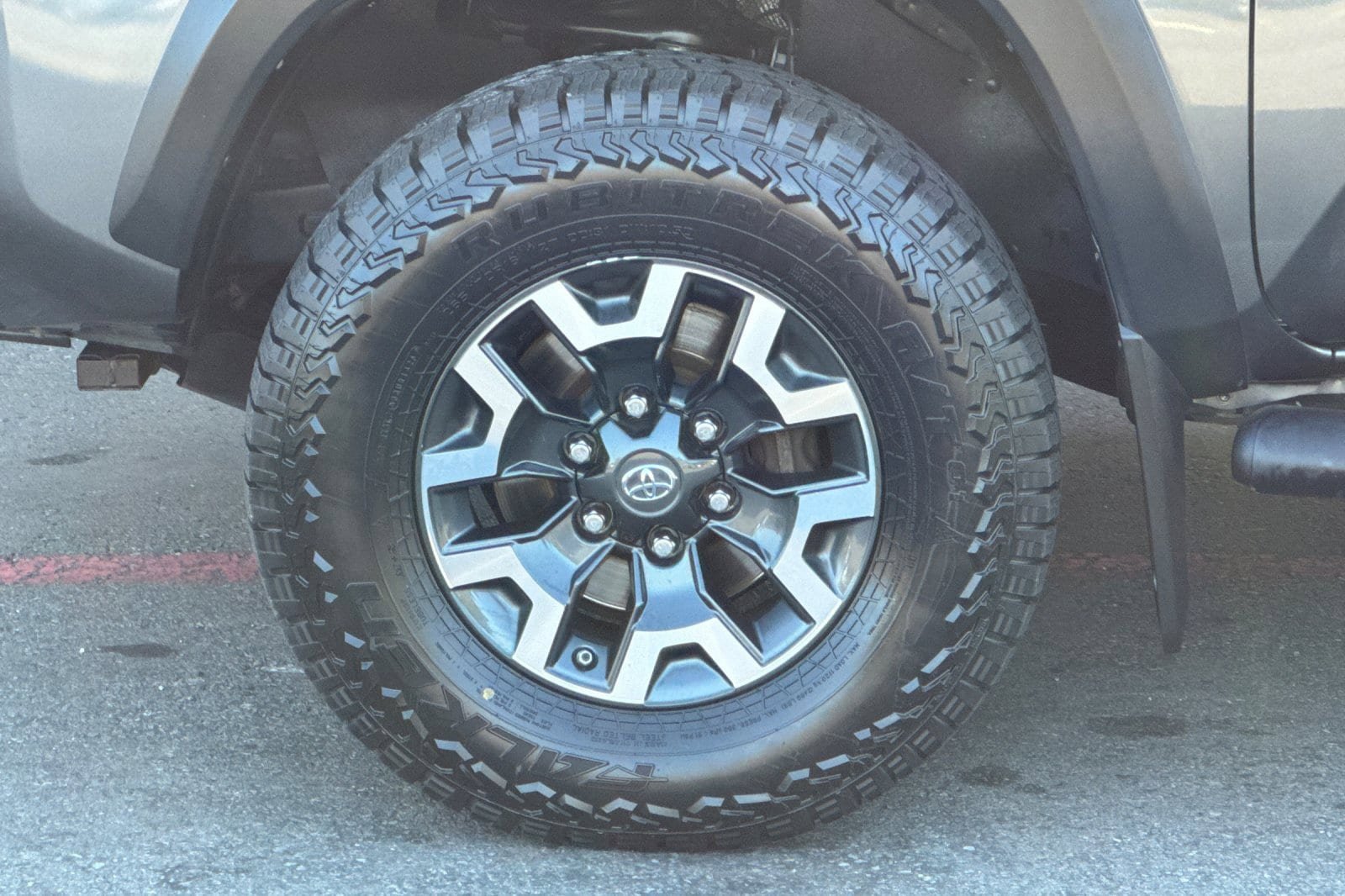 Used 2016 Toyota Tacoma TRD Off-Road w/ Exterior Package AWD/4WD image 30