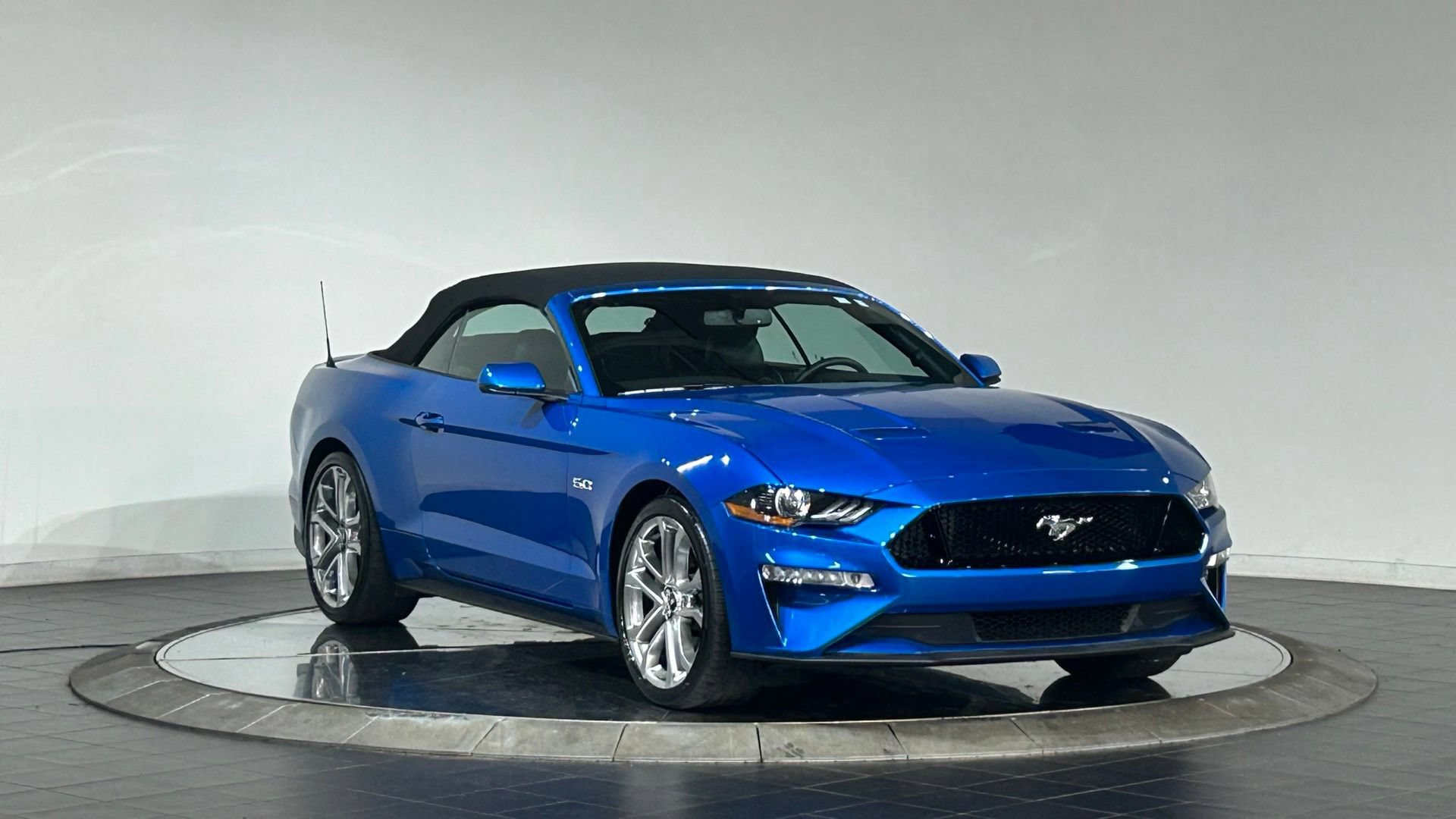 Used 2019 Ford Mustang GT Premium RWD image 2