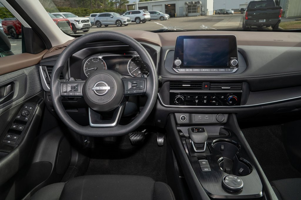 Used 2023 Nissan Rogue S image 6