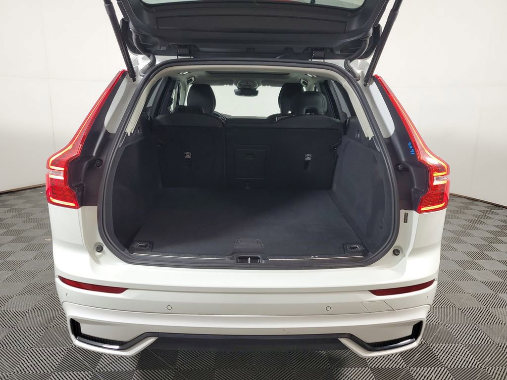 Used 2025 Volvo XC60 B5 Plus AWD/4WD image 11