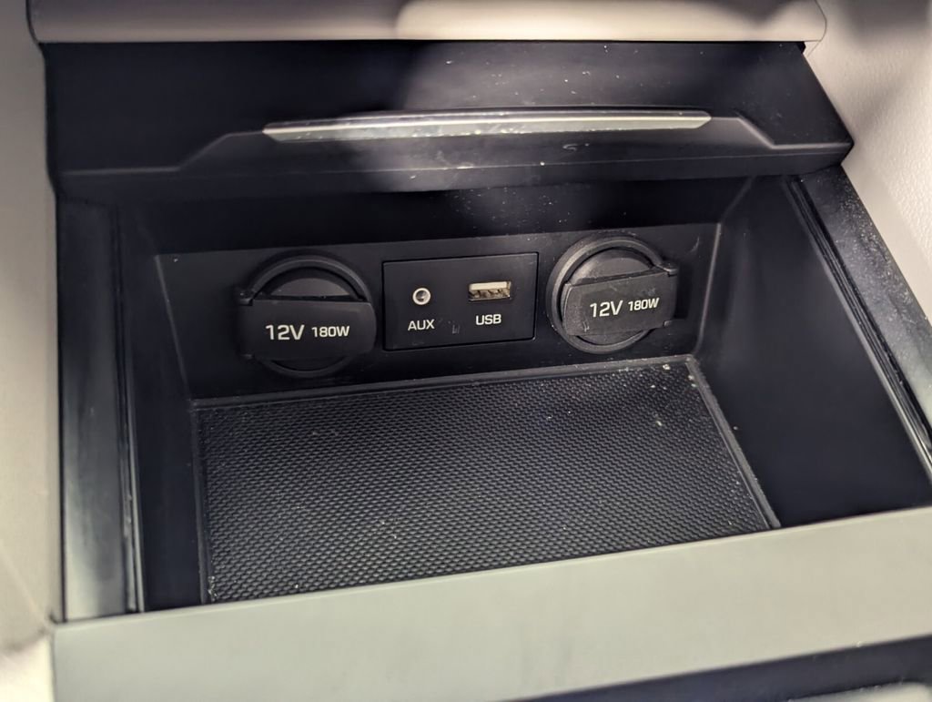 Used 2017 Hyundai Elantra SE image 23