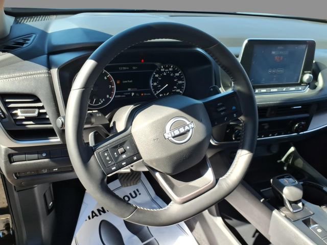 Used 2025 Nissan Rogue SV w/ SV Premium Package image 22