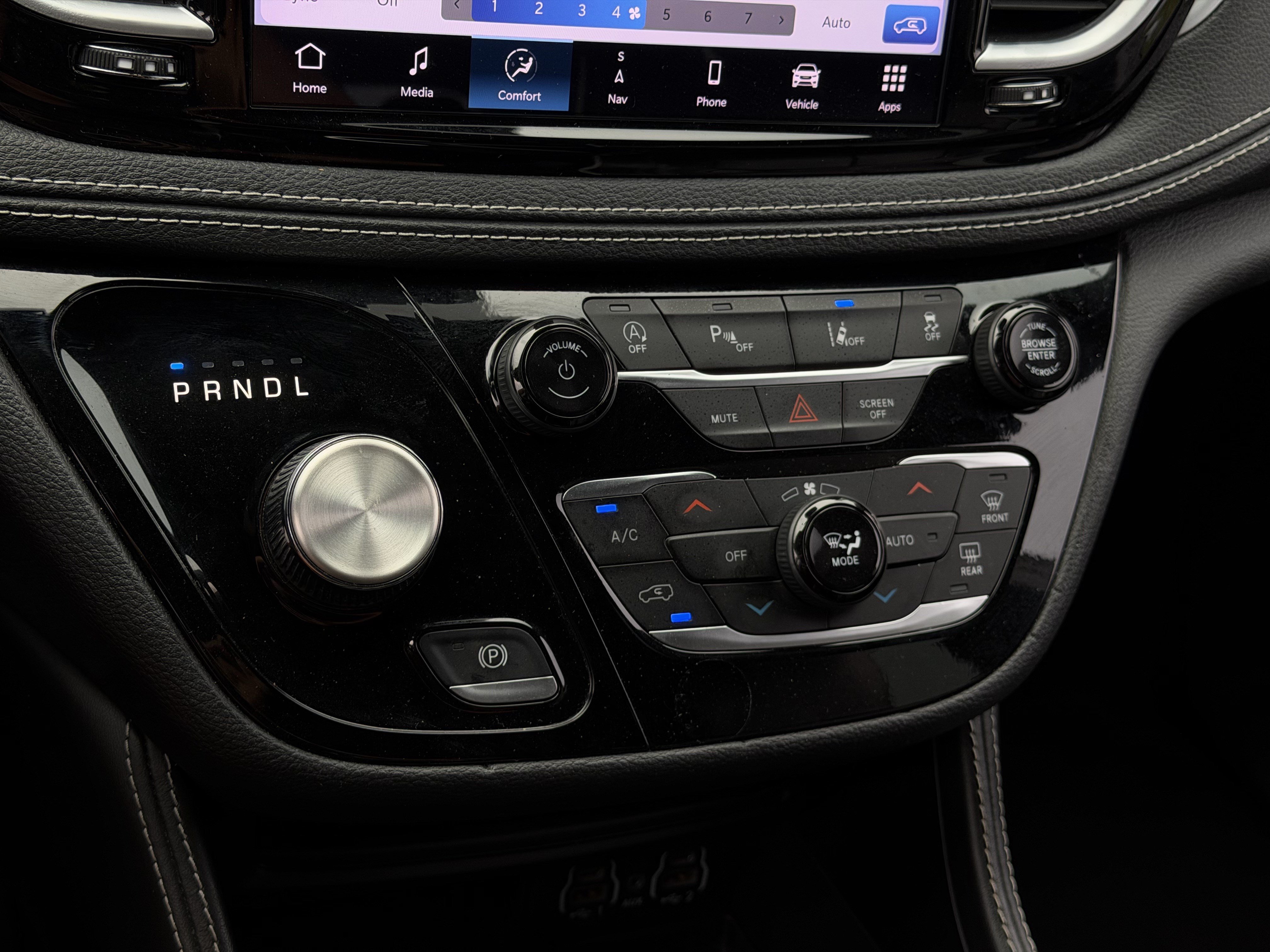 Used 2025 Chrysler Pacifica Limited FWD image 27