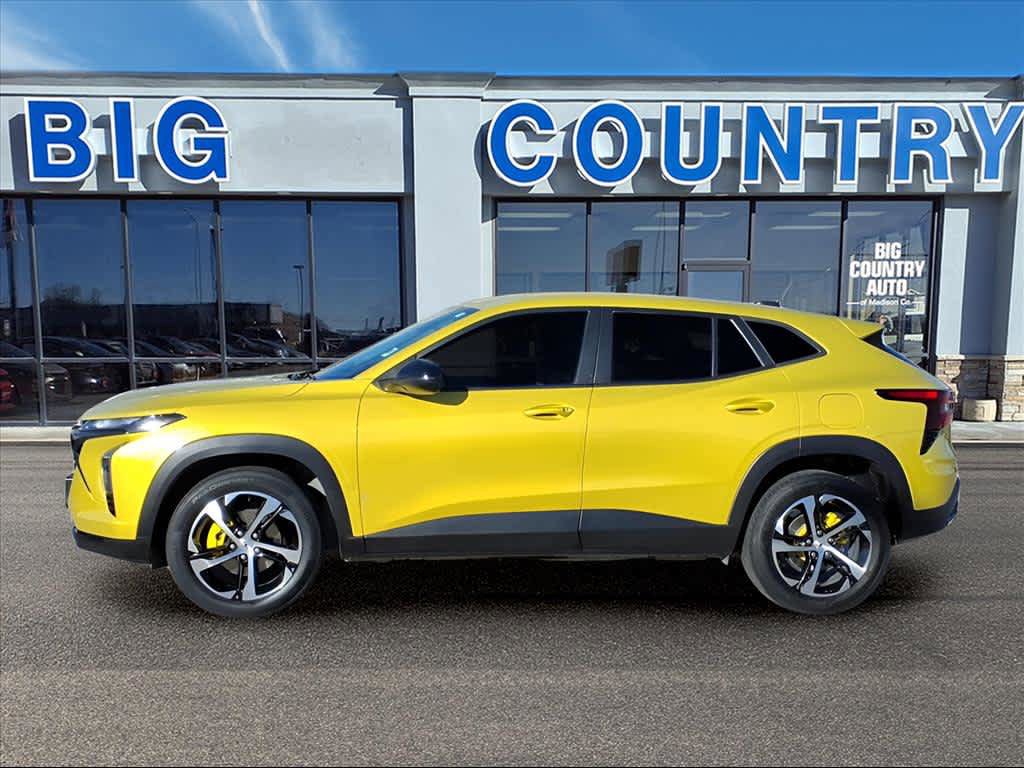 Used 2024 Chevrolet Trax RS image 2