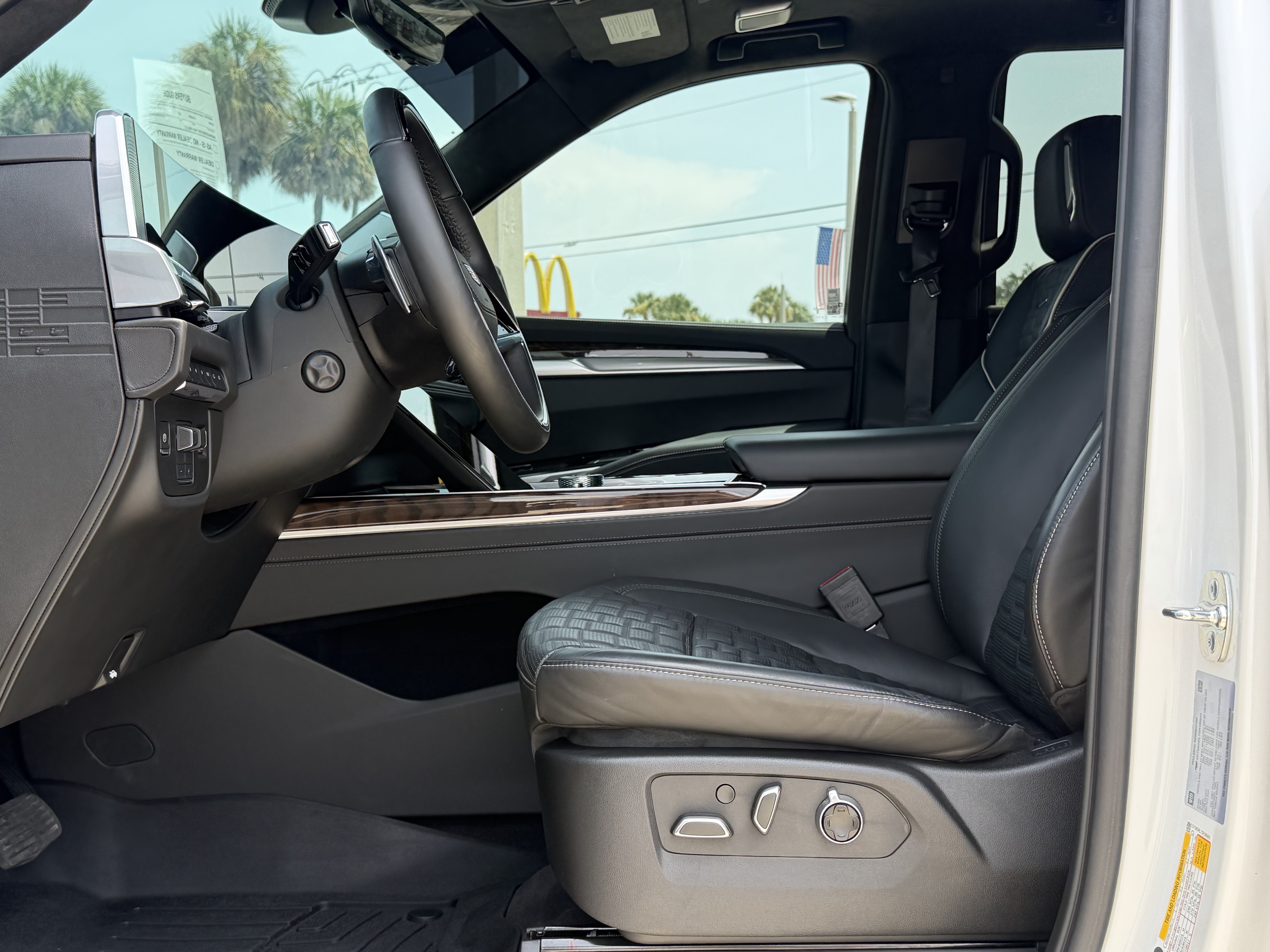 Certified 2025 Cadillac Escalade Sport Platinum w/ LPO, ONYX Package AWD/4WD image 15