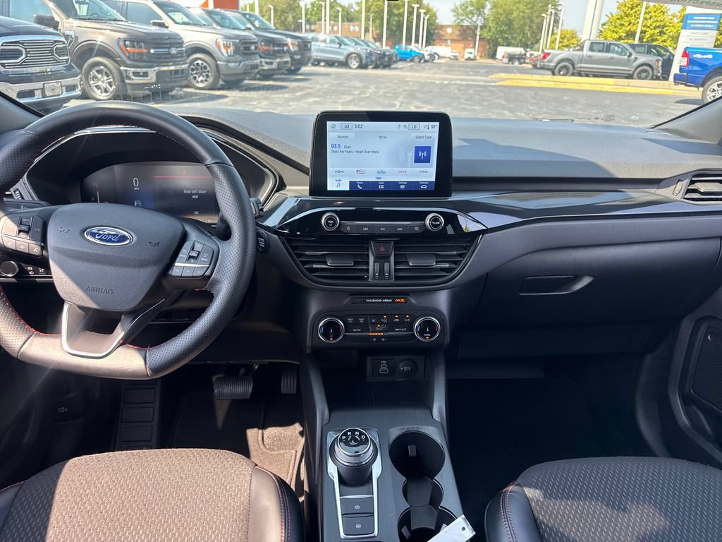 Used 2025 Ford Escape ST-Line FWD image 16