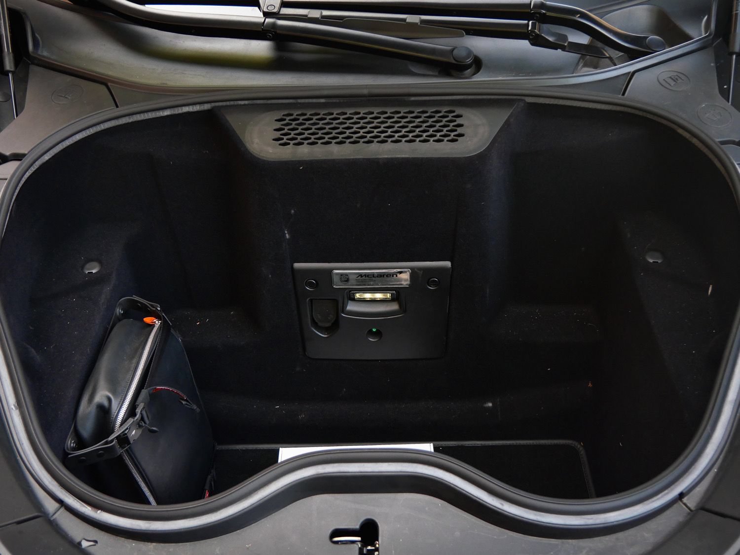 Used 2023 McLaren GT RWD image 24