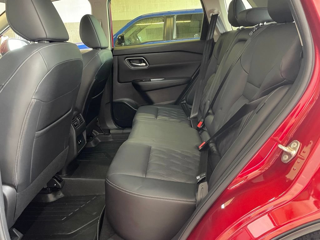Certified 2024 Nissan Rogue Platinum FWD image 17