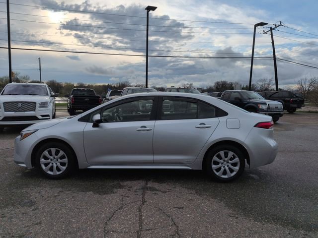 Used 2024 Toyota Corolla LE AWD/4WD image 8
