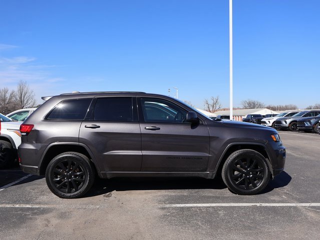 Used 2020 Jeep Grand Cherokee Altitude image 4