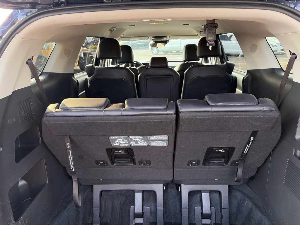 Used 2025 Kia Carnival FWD image 12