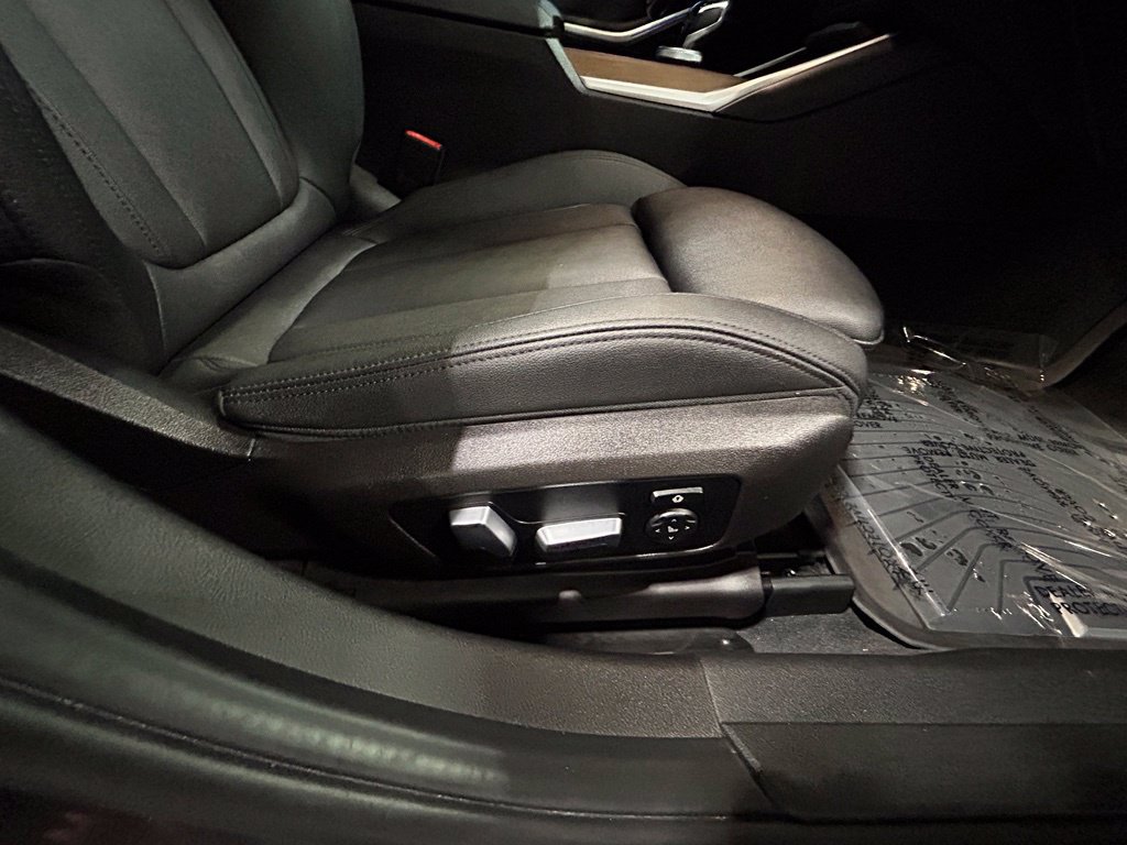 Used 2020 BMW 330i Sedan w/ Convenience Package RWD image 24