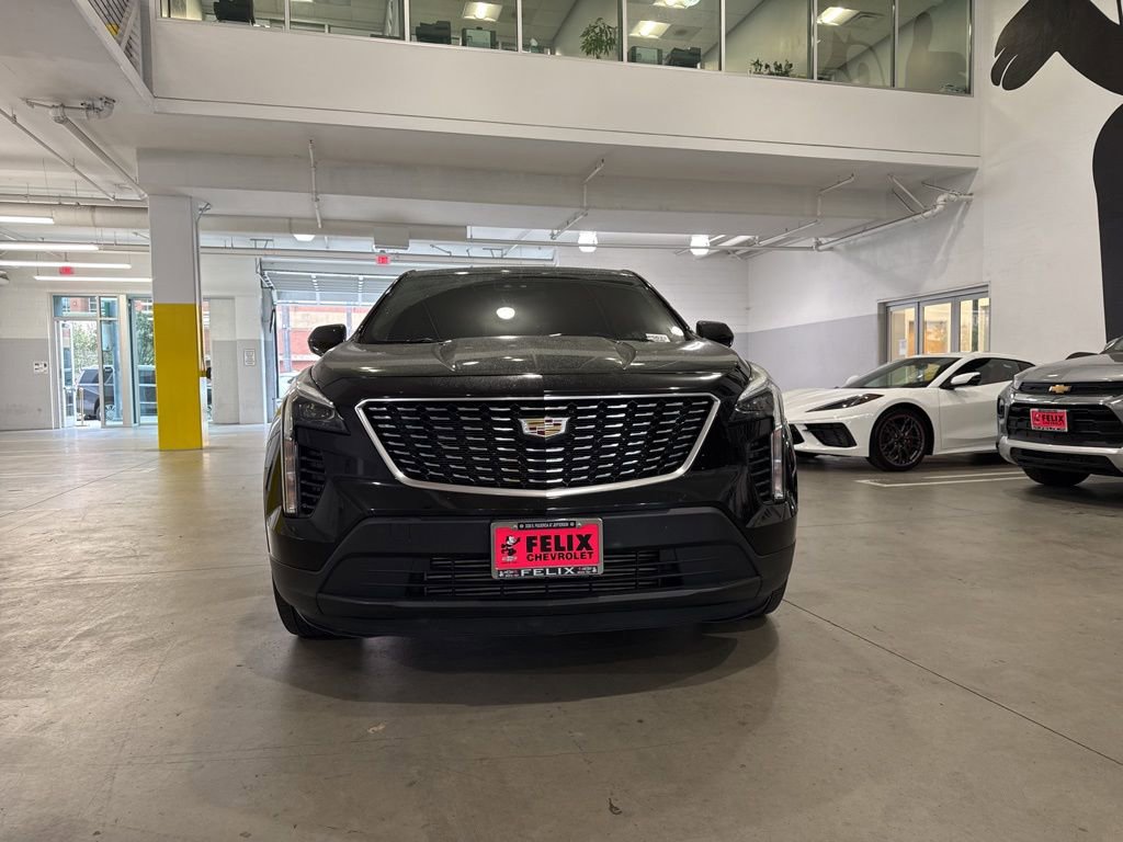 Used 2022 Cadillac XT4 Luxury w/ Cold Weather Package image 6