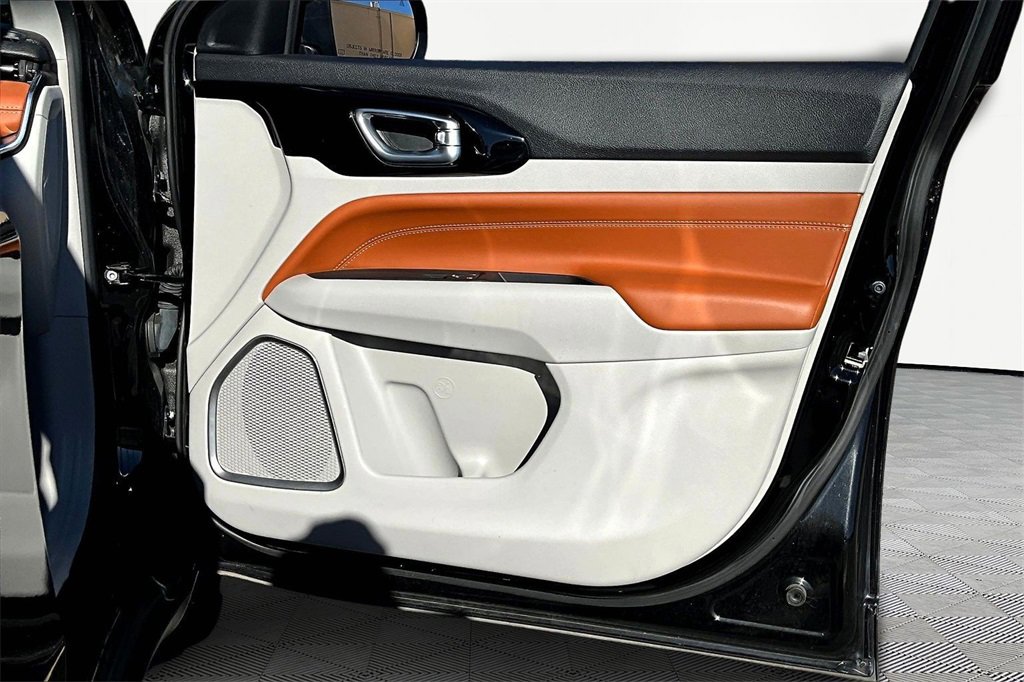 Used 2022 Jeep Compass Limited image 24